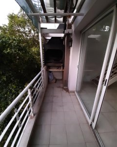 Impecable Semi Piso C/balcon con Parrilla