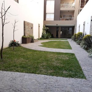 Monoambiente Muy Luminoso, Contra frente. Balcón con Parrilla Propia