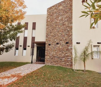 Casa Venta y Alquiler Barrio San Benito Villanueva