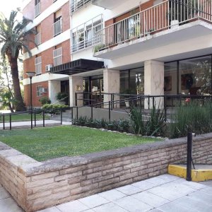 Rawson 2729. Departamento 3 Amb de Categoria + Cochera. Zona Isla de Olivos.