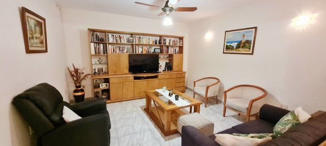 Hermosa Casa Interna - 3 Dorm + Comodín, 2 Baños, Terraza y Parrillero