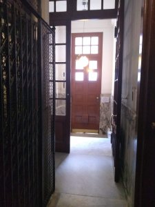 Departamento Semipiso de  2 ambientes al frente con balcones Bajas expensas!