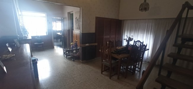 Casa grande 2 plantas céntrica con consultorio