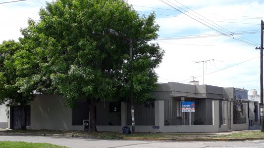 ¡OPORTUNIDAD DE INVERSION! - HERMOSA ESQUINA CON TODOS LOS SERVICIOS - SUCESIÓN EN TRÁMITE ULTIMOS MESES